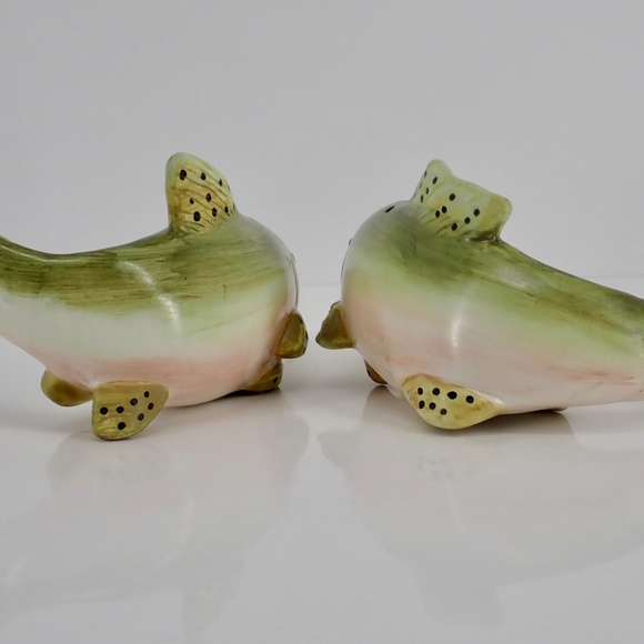 Rainbow Trout Lifelike Ceramic Kitsch Fish Salt & Pepper Shakers 4" Vintage - Picture 7 of 15